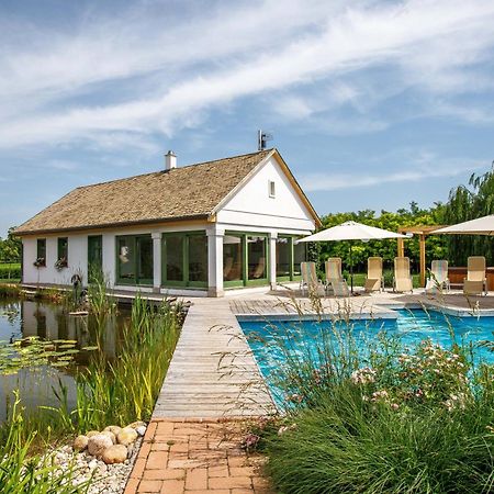Paskom Cottage Lajoskomárom エクステリア 写真