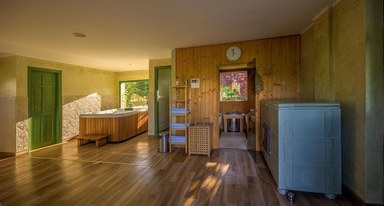 Paskom Cottage Lajoskomárom エクステリア 写真