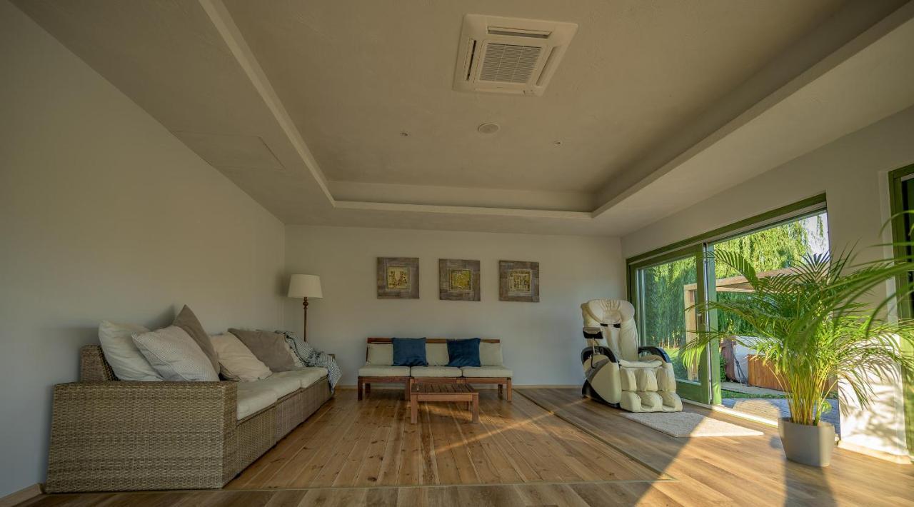 Paskom Cottage Lajoskomárom エクステリア 写真